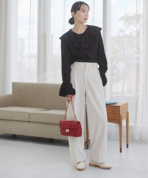 ANGIE（アンジー）の「【オケージョン対応 / セレモニー対応 / セットアップ対応】タック センタープレス ワイド ストレートパンツ（スラックス・レディース・アイボリー/ブラック・MEDIUM/LARGE）」の7枚目の写真