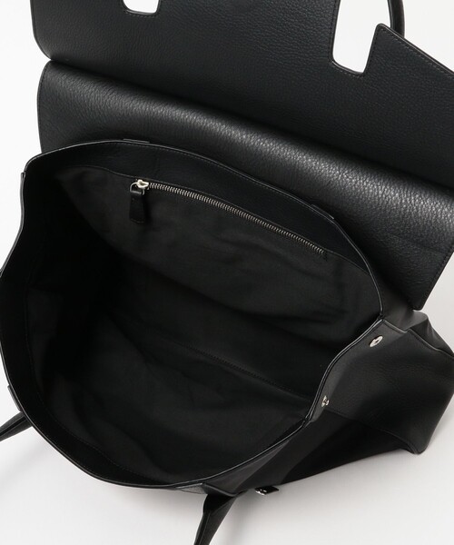 BEAMS F（ビームスエフ）の「PELLETIER / ナイロン × レザー コンビネーション フラップ トートバッグ（トートバッグ・メンズ・ブラック・ONE SIZE）」の7枚目の写真