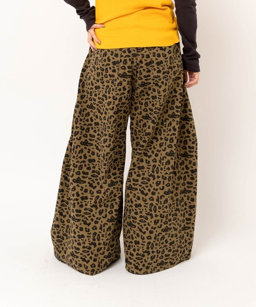 RNA(アールエヌエー)の「R4435 ダイナミックバギー(デニムパンツ・レディース・レオパード/ライトインディゴブルー・MEDIUM)」の22枚目の写真