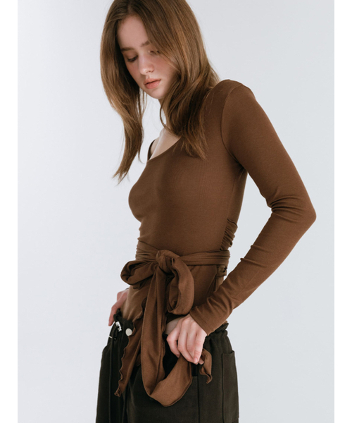 MOIFAIRE(モイフェア)の「STRAP LAYERED T-SHIRT / BROWN(Tシャツ/カットソー・レディース・その他・ONE SIZE)」の2枚目の写真