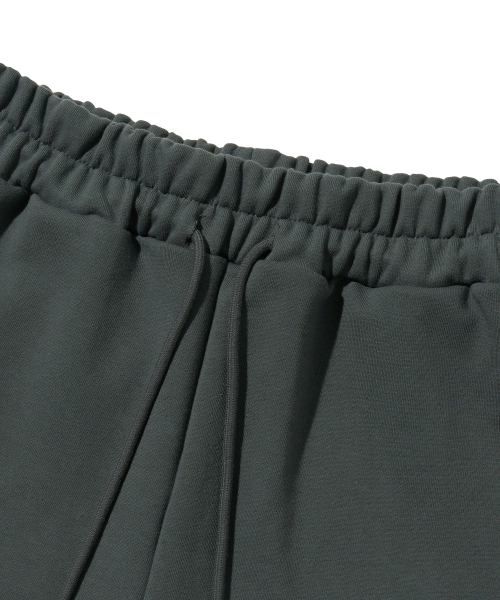 BROWNBREATH（ブラウンブレス）の「BB TAG WIDE FIT SWEAT PANTS - DARK GREEN（スウェットパンツ・レディース・その他・S/M/L/XL）」の3枚目の写真