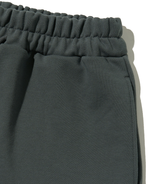 BROWNBREATH（ブラウンブレス）の「BB TAG WIDE FIT SWEAT PANTS - DARK GREEN（スウェットパンツ・レディース・その他・S/M/L/XL）」の4枚目の写真