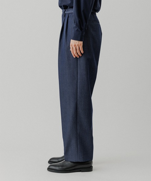 ADAM ET ROPE'(アダムエロペ)の「【NIKKE】ワイド イージー デニム スラックス / ADAM ET ROPE' JEANS -GRID-(スラックス・メンズ・ブラック系その他2/ブラック/ネイビー・L/M/S)」の5枚目の写真