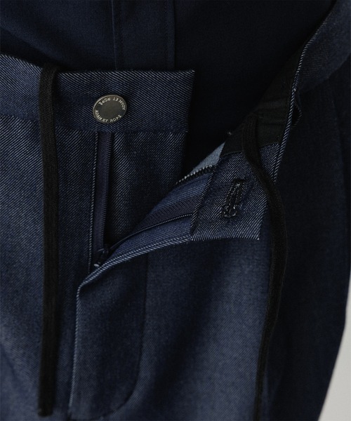 ADAM ET ROPE'(アダムエロペ)の「【NIKKE】ワイド イージー デニム スラックス / ADAM ET ROPE' JEANS -GRID-(スラックス・メンズ・ブラック系その他2/ブラック/ネイビー・L/M/S)」の7枚目の写真