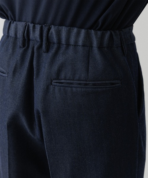 ADAM ET ROPE'(アダムエロペ)の「【NIKKE】ワイド イージー デニム スラックス / ADAM ET ROPE' JEANS -GRID-(スラックス・メンズ・ブラック系その他2/ブラック/ネイビー・L/M/S)」の8枚目の写真