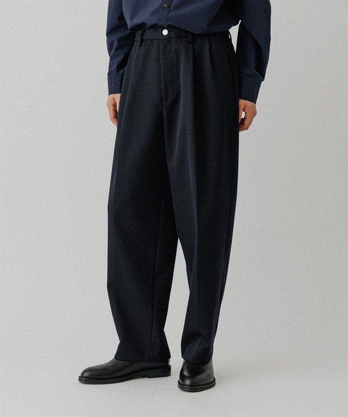 ADAM ET ROPE'(アダムエロペ)の「【NIKKE】ワイド イージー デニム スラックス / ADAM ET ROPE' JEANS -GRID-(スラックス・メンズ・ブラック系その他2/ブラック/ネイビー・L/M/S)」の13枚目の写真