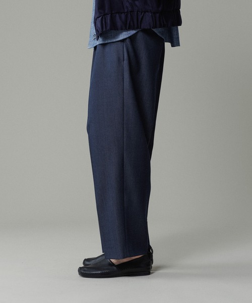 ADAM ET ROPE'(アダムエロペ)の「【NIKKE】ワイド イージー デニム スラックス / ADAM ET ROPE' JEANS -GRID-(スラックス・メンズ・ブラック系その他2/ブラック/ネイビー・L/M/S)」の20枚目の写真