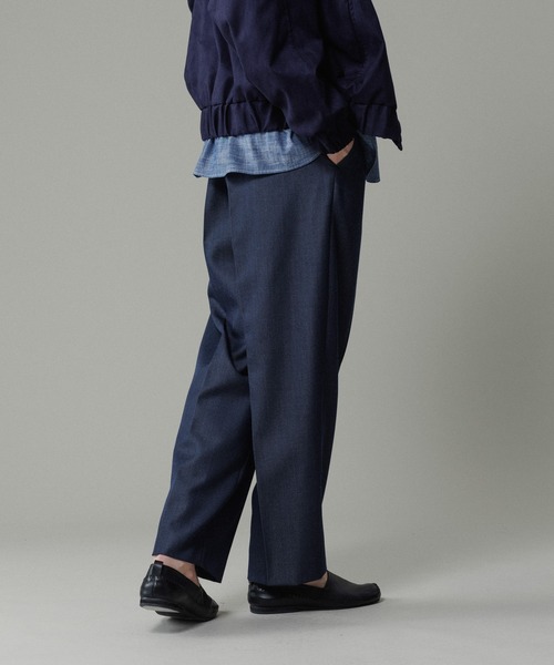 ADAM ET ROPE'(アダムエロペ)の「【NIKKE】ワイド イージー デニム スラックス / ADAM ET ROPE' JEANS -GRID-(スラックス・メンズ・ブラック系その他2/ブラック/ネイビー・L/M/S)」の21枚目の写真
