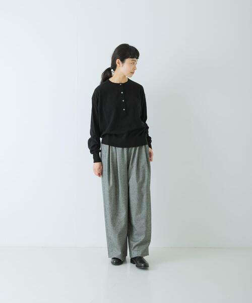 かぐれ（カグレ）の「コットンカシミヤヘンリーネックニット（ニット/セーター・レディース・ブラック/グリーン/イエロー・FREE）」の9枚目の写真