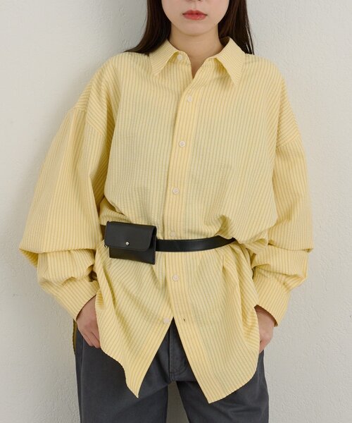 WHIMSIC(ウィムジック)の「【UNISEX】シアーサッカーストライプシャツ(シャツ/ブラウス・メンズ・ブルー/イエロー/ピンク・FREE)」の2枚目の写真