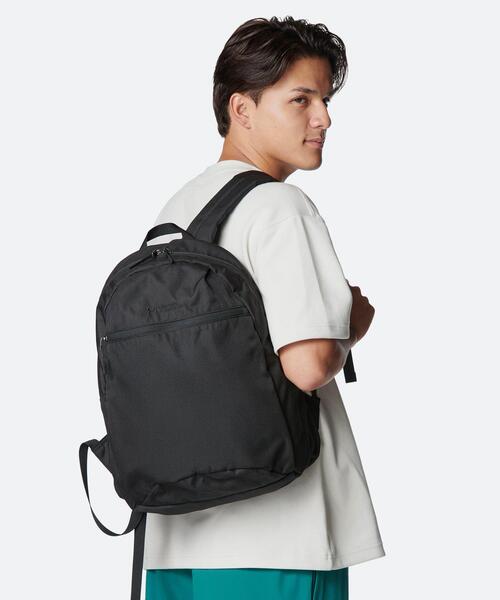 UNDER ARMOUR(アンダーアーマー)の「UAライトデー バックパック(ライフスタイル/メンズ/レディース)(バックパック/リュック・レディース・ブラック・ONESIZE)」の1枚目の写真