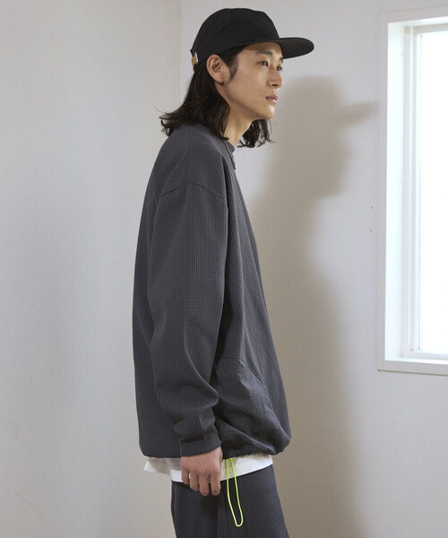 Firsthand(ファーストハンド)の「Firsthand/ファーストハンド サイドポケット スピンドル テック サーマル クルー / ビッグシルエット ロングスリーブ サーマルトップス(Tシャツ/カットソー・メンズ・ブラック/ホワイト/ブルーグレー/チャコールグレー・LARGE/MEDIUM)」の9枚目の写真