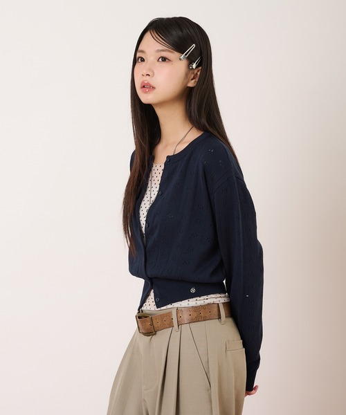 hazyl（ヘイジル）の「eyelet cardigan / アイレットカーディガン（ニット/セーター・レディース・レッド/ネイビー・フリー）」の6枚目の写真