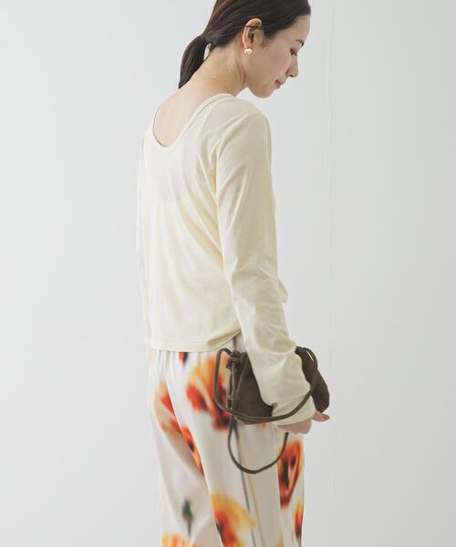 URBAN RESEARCH(アーバンリサーチ)の「2WAYシアーカットソー(Tシャツ/カットソー・レディース・チャコールグレー/オフホワイト/イエロー・FREE)」の15枚目の写真