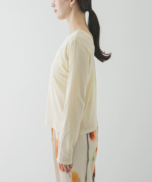 URBAN RESEARCH(アーバンリサーチ)の「2WAYシアーカットソー(Tシャツ/カットソー・レディース・チャコールグレー/オフホワイト/イエロー・FREE)」の18枚目の写真