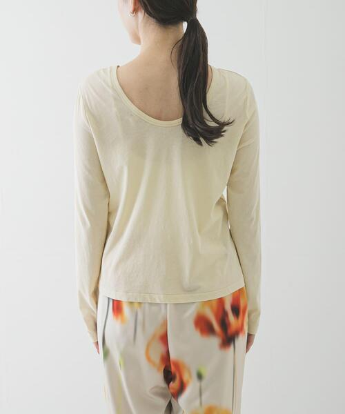 URBAN RESEARCH(アーバンリサーチ)の「2WAYシアーカットソー(Tシャツ/カットソー・レディース・チャコールグレー/オフホワイト/イエロー・FREE)」の19枚目の写真