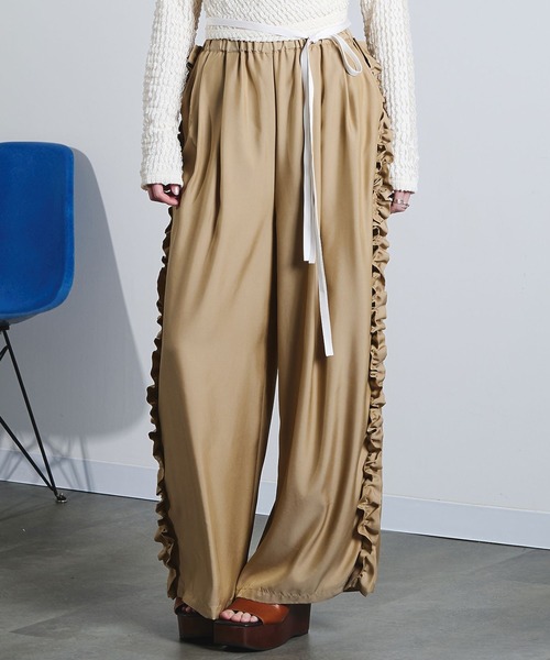 ROSE BUD（ローズバッド）の「(mici)SIDE FRILL PANTS（その他パンツ・レディース・ベージュ/ブラック・S/M）」の2枚目の写真