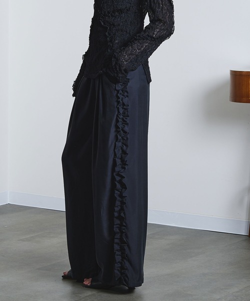 ROSE BUD（ローズバッド）の「(mici)SIDE FRILL PANTS（その他パンツ・レディース・ベージュ/ブラック・S/M）」の4枚目の写真