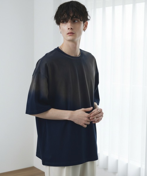 CIYOT(シヨウト)の「【CIYOT】USAコットン レギュラーフィット グラデーション クルーネック半袖Tシャツ<接触冷感・UVカット>(Tシャツ/カットソー・メンズ・グレー/チャコールグレー/ブルー/ブラック・S/M/L)」の4枚目の写真