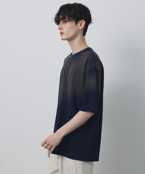 CIYOT(シヨウト)の「【CIYOT】USAコットン レギュラーフィット グラデーション クルーネック半袖Tシャツ<接触冷感・UVカット>(Tシャツ/カットソー・メンズ・グレー/チャコールグレー/ブルー/ブラック・S/M/L)」の7枚目の写真