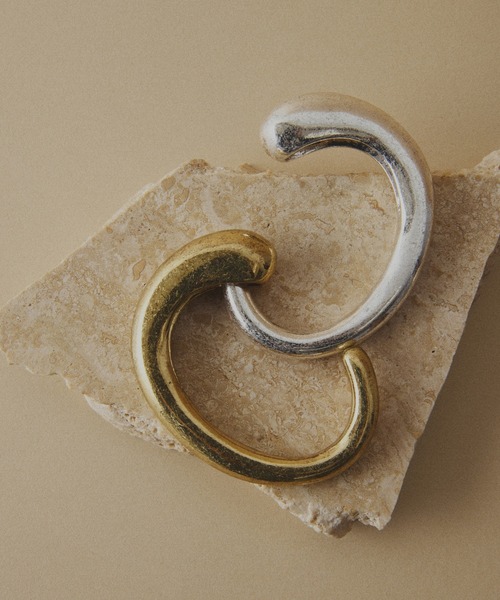 Nothing And Others（ナッシングアンドアザーズ）の「「Nothing And Others/ナッシングアンドアザーズ」Teardrop-Shaped Bangle（バングル/リストバンド・レディース・ゴールド/シルバー・FREE）」の4枚目の写真