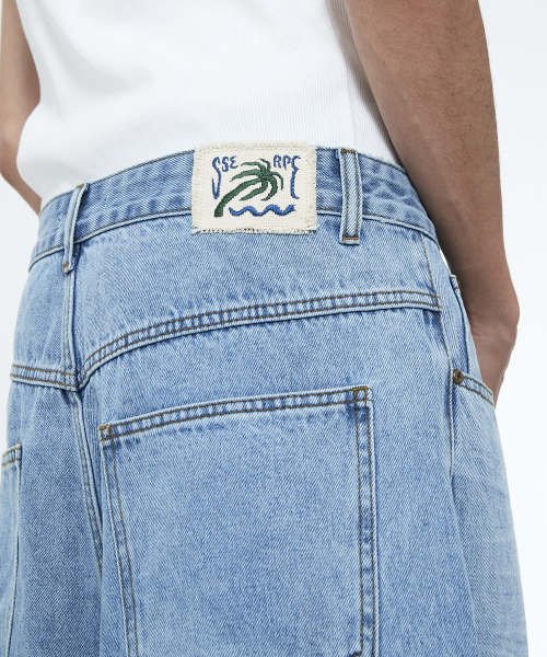SSERPE（セルぺ）の「スネークバミューダデニムパンツライトブルー（その他パンツ・レディース・その他・SMALL/MEDIUM/LARGE）」の3枚目の写真