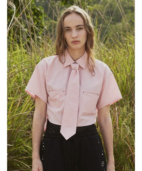 ELCHELE(エルチェレ)の「NECKTIE WITH CROPPED SHIRT(シャツ/ブラウス・レディース・ライトブルー/ピンク/オフホワイト・FREE)」の4枚目の写真