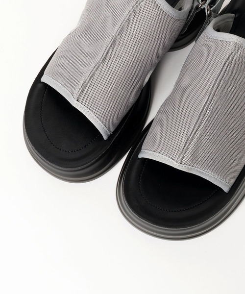 LEPSIM（レプシィム）の「2WAYボリュームサボサンダル　638824（サンダル・レディース・ブラック/グレー・LARGE/MEDIUM）」の6枚目の写真
