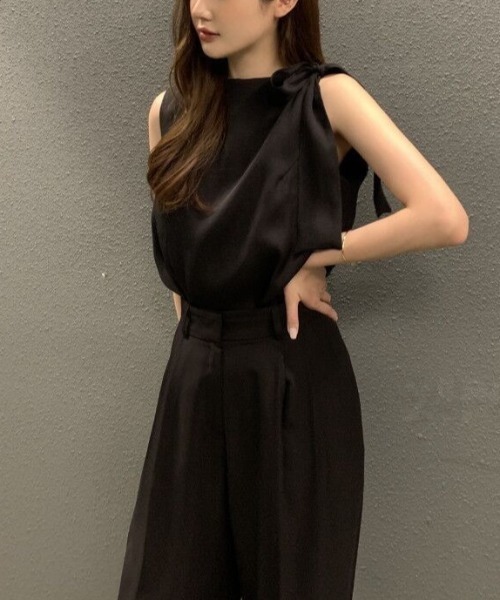 CHUL(チュル)の「ワンショルダーリボンデザインブラウス(シャツ/ブラウス・レディース・ブラック/ベージュ・FREE)」の6枚目の写真