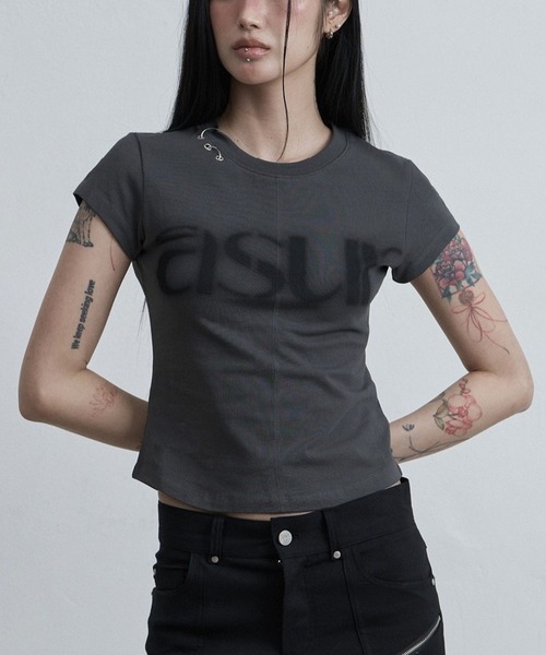 as you are(アズユーアー)の「ASUR/ピアッシングTシャツ(Tシャツ/カットソー・レディース・ブラック/ホワイト/チャコールグレー・FREE)」の3枚目の写真