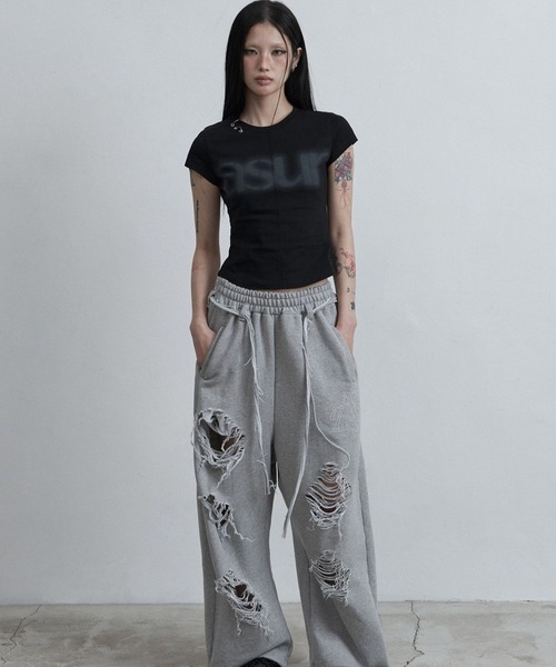as you are(アズユーアー)の「ASUR/ピアッシングTシャツ(Tシャツ/カットソー・レディース・ブラック/ホワイト/チャコールグレー・FREE)」の7枚目の写真