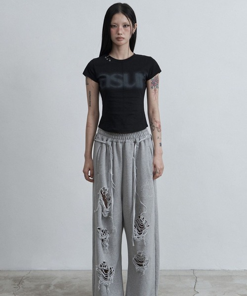as you are(アズユーアー)の「ASUR/ピアッシングTシャツ(Tシャツ/カットソー・レディース・ブラック/ホワイト/チャコールグレー・FREE)」の11枚目の写真