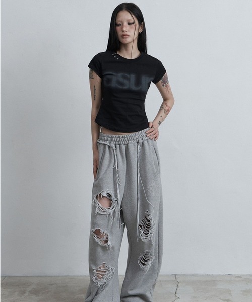 as you are(アズユーアー)の「ASUR/ピアッシングTシャツ(Tシャツ/カットソー・レディース・ブラック/ホワイト/チャコールグレー・FREE)」の4枚目の写真