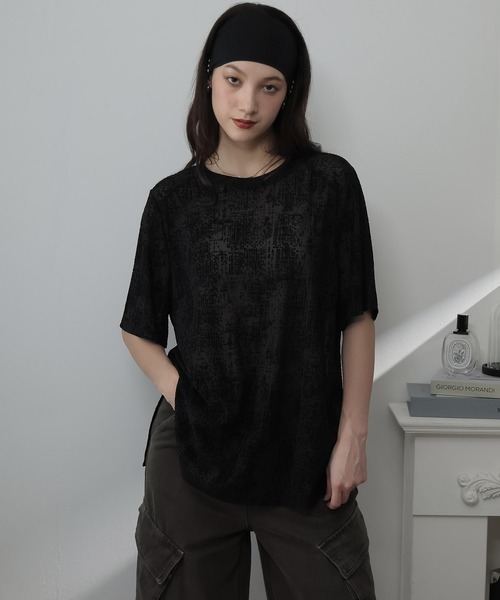 Ulysses(ユリシス)の「フロッキー加工モノクロデザインTシャツ(Tシャツ/カットソー・レディース・ブラック/ダークグレー/ホワイト・F)」の1枚目の写真