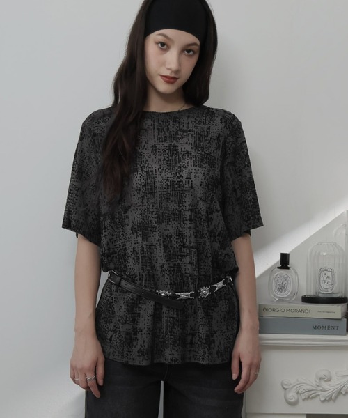 Ulysses(ユリシス)の「フロッキー加工モノクロデザインTシャツ(Tシャツ/カットソー・レディース・ブラック/ダークグレー/ホワイト・F)」の8枚目の写真