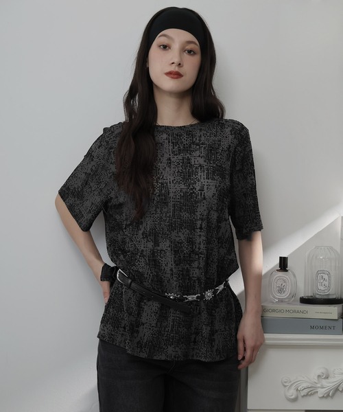 Ulysses(ユリシス)の「フロッキー加工モノクロデザインTシャツ(Tシャツ/カットソー・レディース・ブラック/ダークグレー/ホワイト・F)」の10枚目の写真