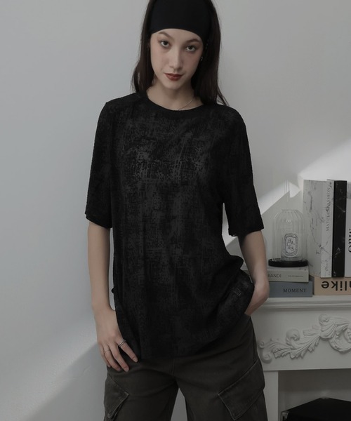 Ulysses(ユリシス)の「フロッキー加工モノクロデザインTシャツ(Tシャツ/カットソー・レディース・ブラック/ダークグレー/ホワイト・F)」の5枚目の写真