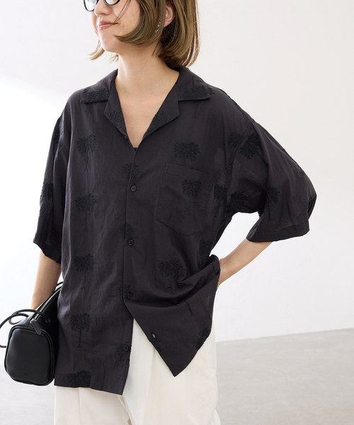 FRAMeWORK（フレームワーク）の「COUTURE DADAM/クチュールドアダム parm tree embroidery シャツ（シャツ/ブラウス・レディース・ブラック/ホワイト系その他・FREE）」の2枚目の写真