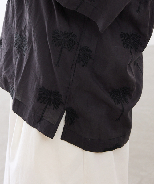 FRAMeWORK（フレームワーク）の「COUTURE DADAM/クチュールドアダム parm tree embroidery シャツ（シャツ/ブラウス・レディース・ブラック/ホワイト系その他・FREE）」の14枚目の写真