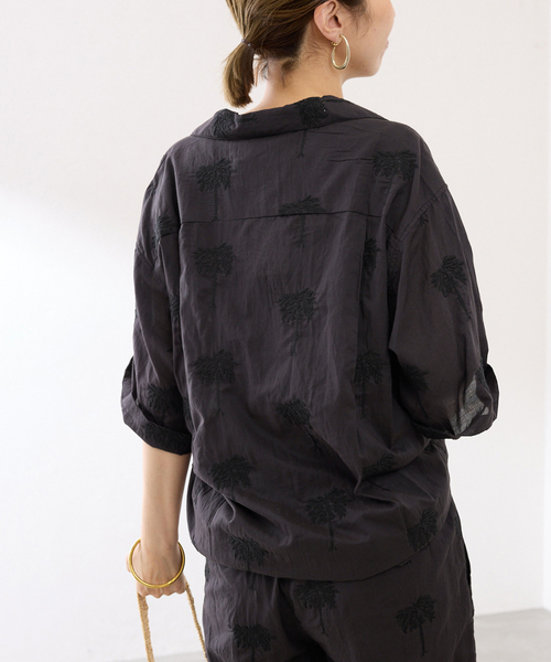FRAMeWORK（フレームワーク）の「COUTURE DADAM/クチュールドアダム parm tree embroidery シャツ（シャツ/ブラウス・レディース・ブラック/ホワイト系その他・FREE）」の21枚目の写真