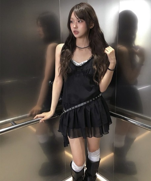 anyonemore(エニワンモア)の「シフォン風レース裾フリルキャミワンピース(ワンピース・レディース・ブラック・FREE)」の3枚目の写真