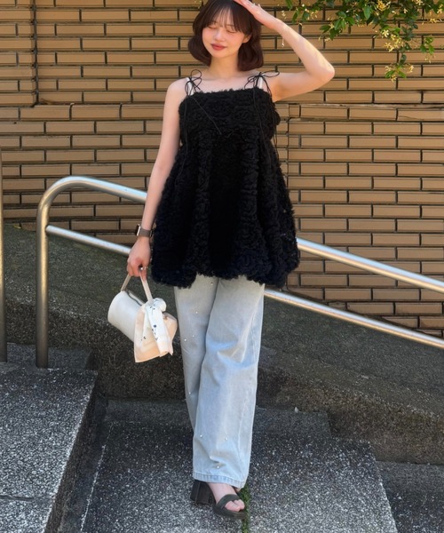 MELSOI.(メルソイ)の「ランダムパールデコレーションデニムパンツ(デニムパンツ・レディース・ライトブルー・M/S)」の4枚目の写真