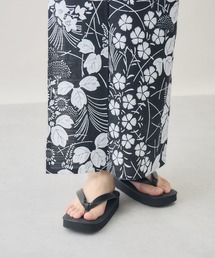 kuros'（クロス）の「雪駄 凛輝(リン)シリーズ  H4405  漆墨 SHIKKOKU 箱入り（サンダル）」
