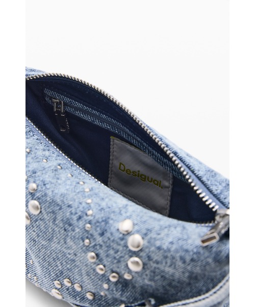 Desigual(デシグアル)の「チャームデニムミニショルダーバッグ【2026秋冬新作】(ショルダーバッグ・レディース・ブルー・FREE)」の3枚目の写真