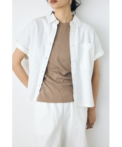 AZUL by moussy（アズールバイマウジー）の「【セットアップ対応】【身長/骨格別着用画像あり】ライトオンスデニムロールアップシャツ　半袖　春服　夏服　秋服（シャツ/ブラウス・レディース・ワンウォッシュ/オフホワイト/ブルー・SMALL/MEDIUM）」の2枚目の写真