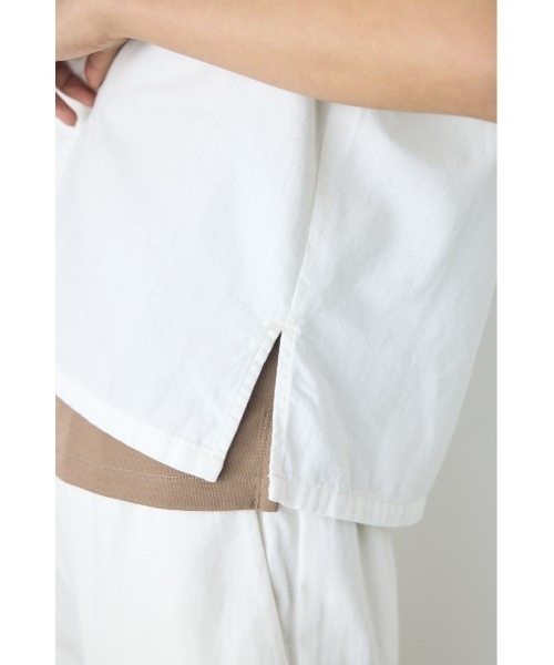 AZUL by moussy（アズールバイマウジー）の「【セットアップ対応】【身長/骨格別着用画像あり】ライトオンスデニムロールアップシャツ　半袖　春服　夏服　秋服（シャツ/ブラウス・レディース・ワンウォッシュ/オフホワイト/ブルー・SMALL/MEDIUM）」の11枚目の写真