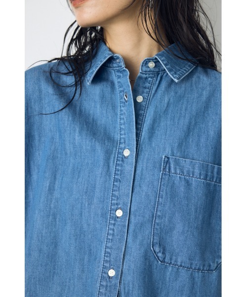 AZUL by moussy（アズールバイマウジー）の「【セットアップ対応】【身長/骨格別着用画像あり】ライトオンスデニムロールアップシャツ　半袖　春服　夏服　秋服（シャツ/ブラウス・レディース・ワンウォッシュ/オフホワイト/ブルー・SMALL/MEDIUM）」の16枚目の写真