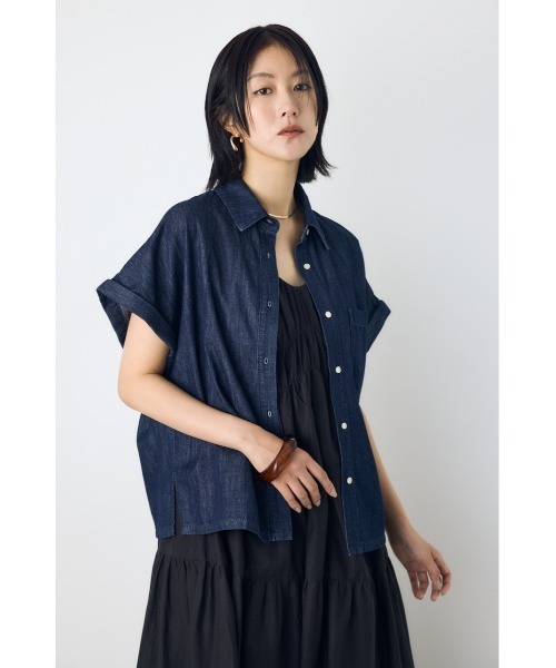 AZUL by moussy（アズールバイマウジー）の「【セットアップ対応】【身長/骨格別着用画像あり】ライトオンスデニムロールアップシャツ　半袖　春服　夏服　秋服（シャツ/ブラウス・レディース・ワンウォッシュ/オフホワイト/ブルー・SMALL/MEDIUM）」の20枚目の写真