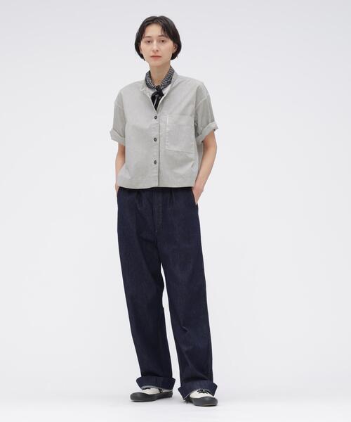 MHL.(エムエイチエル)の「CARBON DYED COTTON POPLIN(シャツ/ブラウス・レディース・グレー・1/2)」の2枚目の写真
