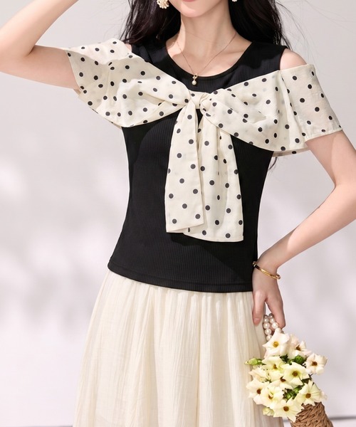 LUCPY(ラクピー)の「ドットリボンオフショルダートップス(その他トップス・レディース・ホワイト・X-LARGE/LARGE/MEDIUM/SMALL)」の4枚目の写真